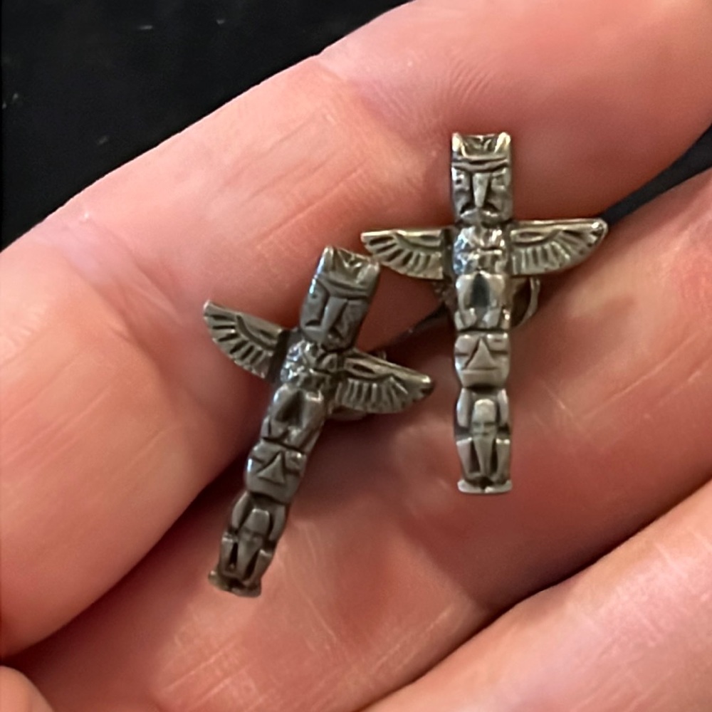 Vintage Sterling Silver Pacific Northwest Totem Pole screwback earrings